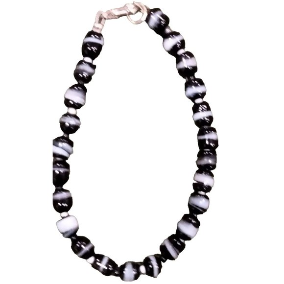 Black White Tiger Stripe Bead Bracelet 7 inch Tibetan Agate Goth Addams - Picture 1 of 1